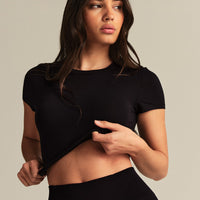 Smooth Contour Cropped Short Sleeve T-Shirt | Black