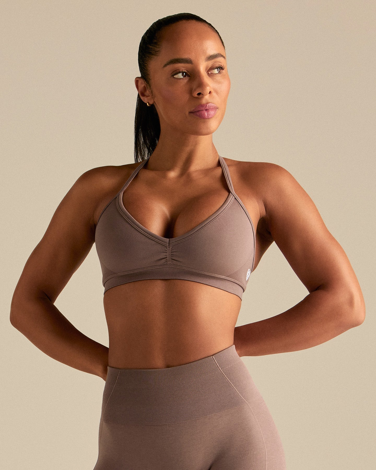 Define 2.0 Seamless Scrunch V-Neck Bra | Mocha