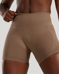 Define 2.0 Seamless Scrunch 4" Shorts | Caribou