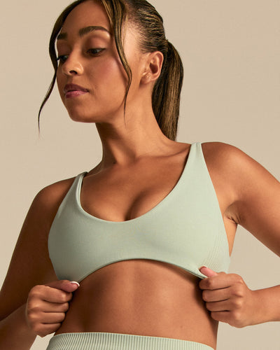 Power Reversible Twist Bra | Calming Green (3/6)