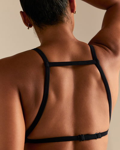 Define 2.0 Seamless High Neck Backless Bra | Black