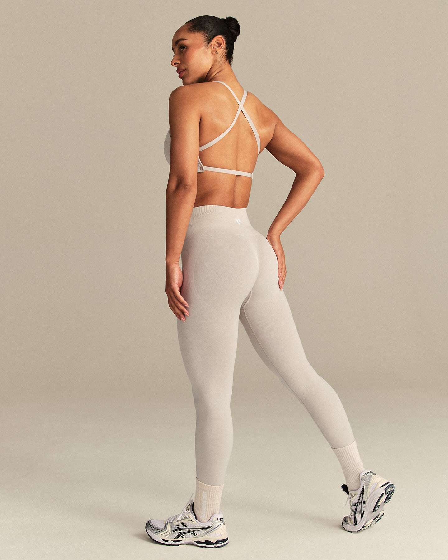 Define 2.0 Seamless Cross Back Bra | Stone