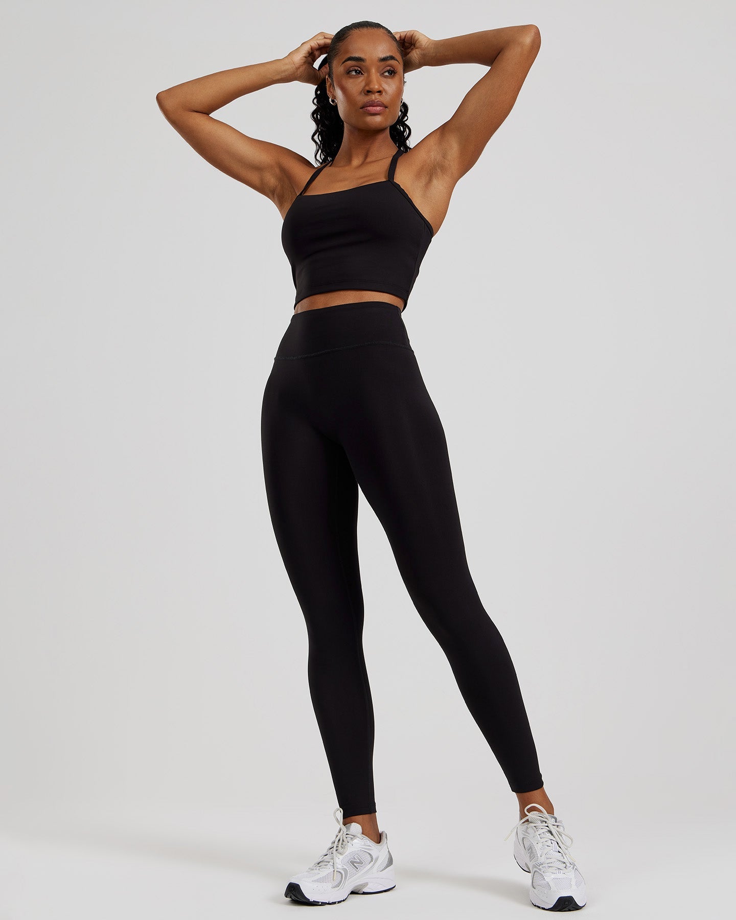 Essential Built-In Bra Crop Tank Top | Black