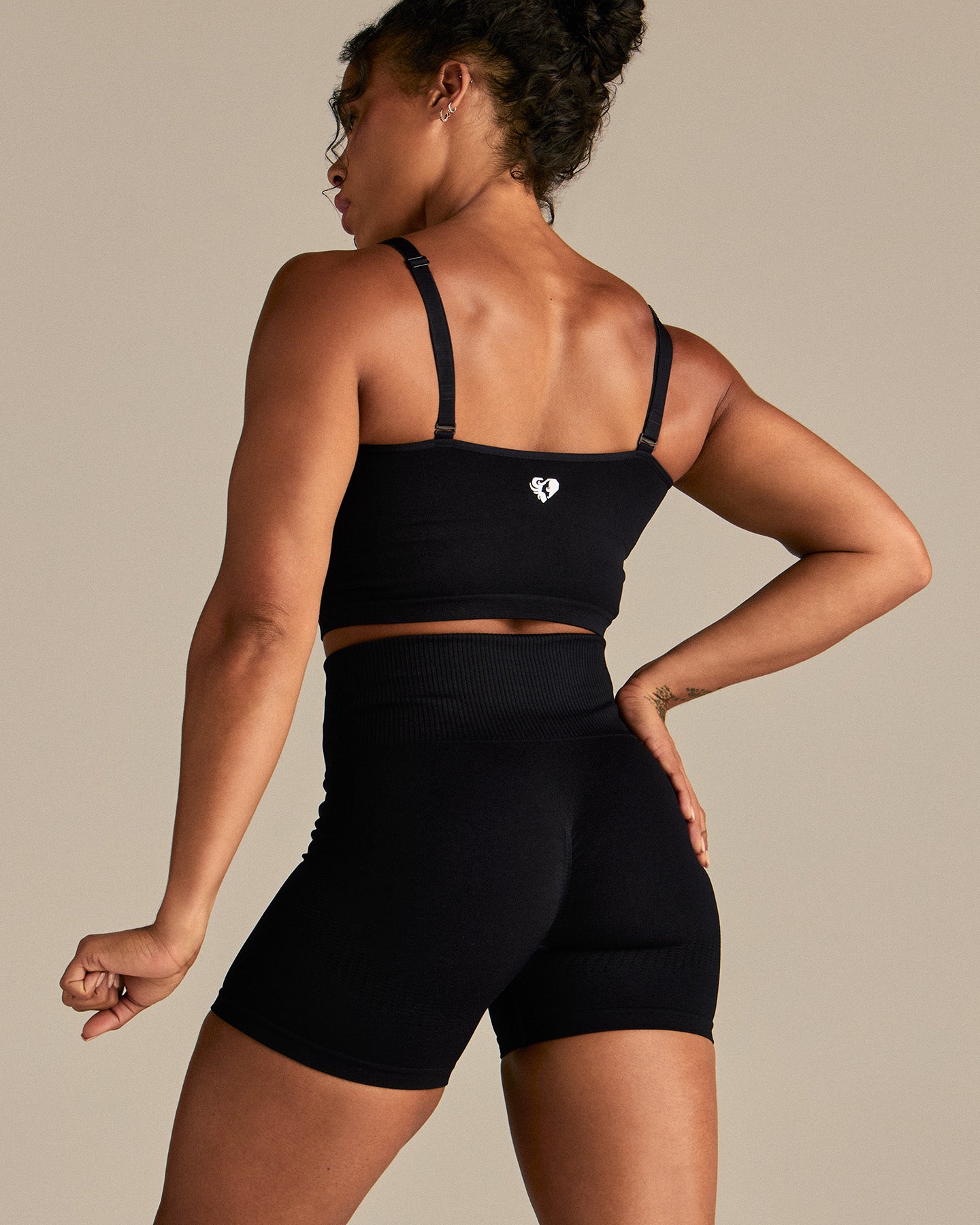 Power Seamless Scrunch Shorts | Black